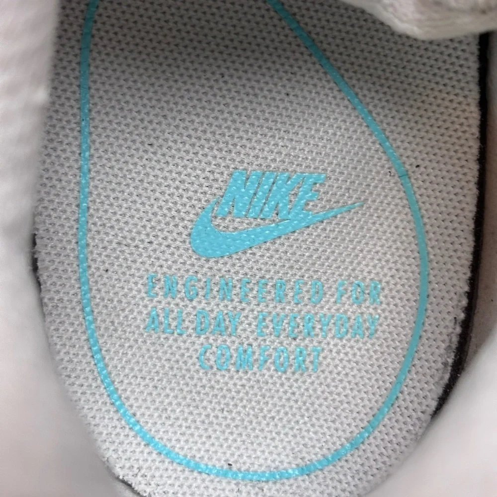 Nike Air Heights Women’s Trainers, Size 10